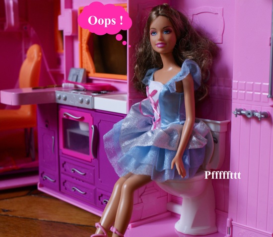 Barbie fait caca Barbie fait caca