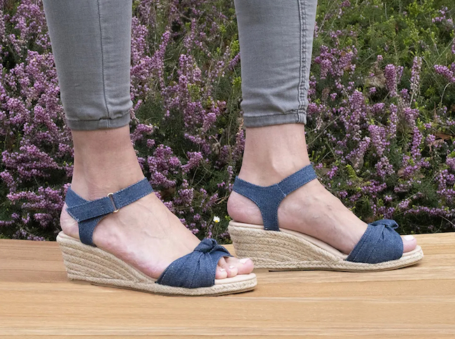 Des chaussures d'été pour femme, confortables et élégantes